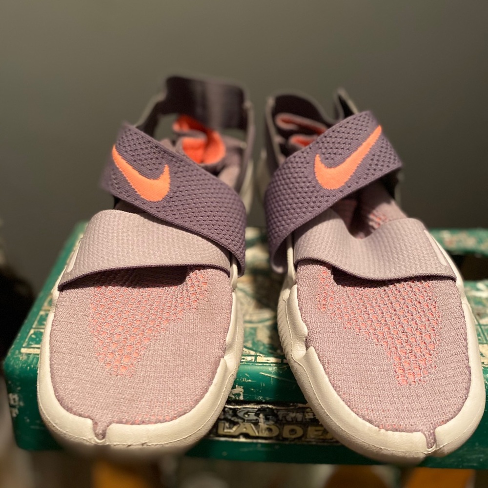 Women’s slip on sNike sneakers